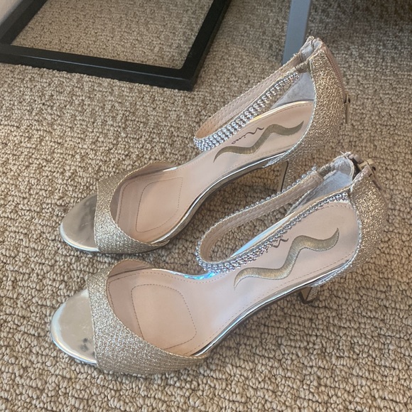 Women’s Dress Shoes Sparkle High Heels with ankle strap size 7.5 worn once - Picture 3 of 12